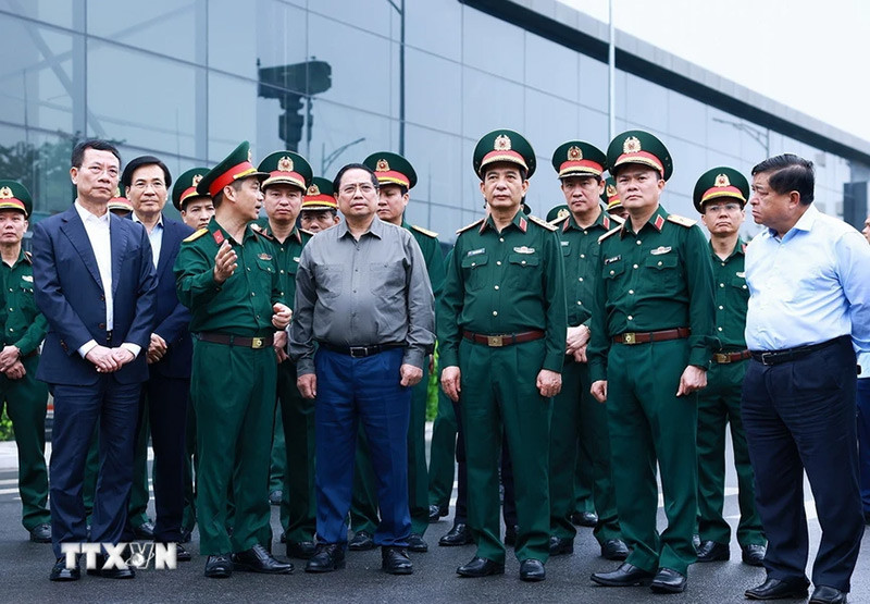 Thủ tướng Phạm Minh Chính tham quan trưng bày sản phẩm công nghệ cao của Tập đoàn Viettel. (Ảnh: Dương Giang/TTXVN) Thủ tướng Phạm Minh Chính tham quan trưng bày sản phẩm công nghệ cao của Tập đoàn Viettel. (Ảnh: Dương Giang/TTXVN)