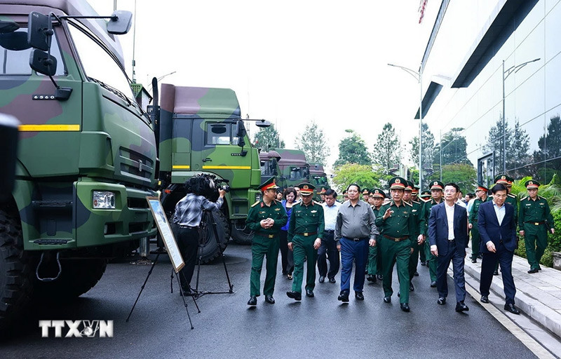 Thủ tướng Phạm Minh Chính tham quan trưng bày sản phẩm công nghệ cao của Tập đoàn Viettel. (Ảnh: Dương Giang/TTXVN) Thủ tướng Phạm Minh Chính tham quan trưng bày sản phẩm công nghệ cao của Tập đoàn Viettel. (Ảnh: Dương Giang/TTXVN)