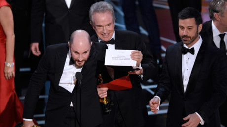 Oscar 2017: Sốc với phần công bố nhầm giải thưởng - Ảnh 1 Oscar 2017: Soc voi phan cong bo nham giai thuong - Anh 1