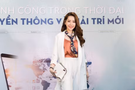 Day la cach Chi Pu xay dung 