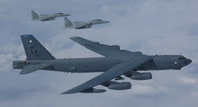 Máy bay ném bom B-52H