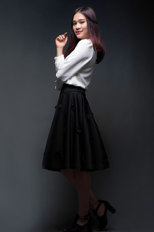 Hiện tại, Mỹ Dung cũng sắp xếp thời gian đi làm thêm, hiện mình đang làm tại Tank Juice – pha chế đồ uống. Công việc này hỗ trợ một phần chi phí sinh hoạt và nó giúp mình trải nghiệm cuộc sống ở xứ người.