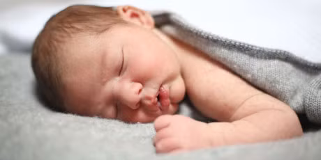 Day la nhung vat dung can vut bo ngay neu khong muon tre gap nguy hiem khi ngu - Anh 1