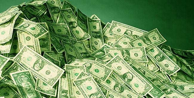 10. Mỗi màu sắc đều có những đặc tính riêng. Theo đó, đồng USD được chọn màu xanh lá vì nó có khả năng chống đổi màu, bong tróc hay bị mờ. 12 sự thật thú vị ít biết về đồng tiền của Mỹ