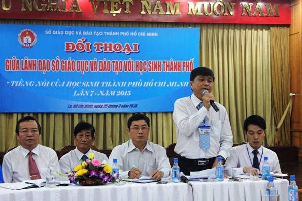 Thầy Nguyễn Văn Hiếu đối thoại với các em HS Thầy Nguyễn Văn Hiếu đối thoại với các em HS