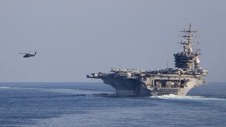 Tàu sân bay USS Dwight D. Eisenhower của Hải quân Mỹ. (Ảnh: AFP)