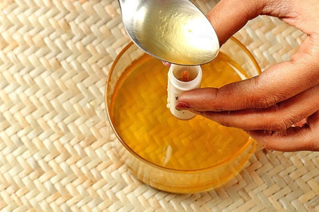 3 cách làm đẹp bằng sáp ong cho làn da luôn trẻ trung, trắng sáng - Ảnh 4 3 cach lam dep bang sap ong cho lan da luon tre trung, trang sang - Anh 4