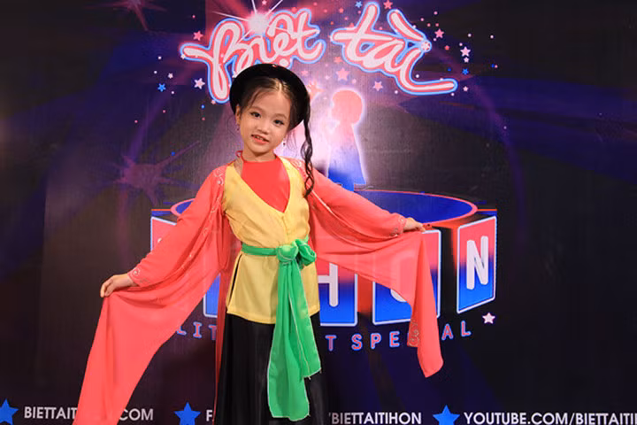 Ca nương nhí trong "Biệt tài tí hon" nổi danh nhờ nghe xẩm Hà Thị Cầu
