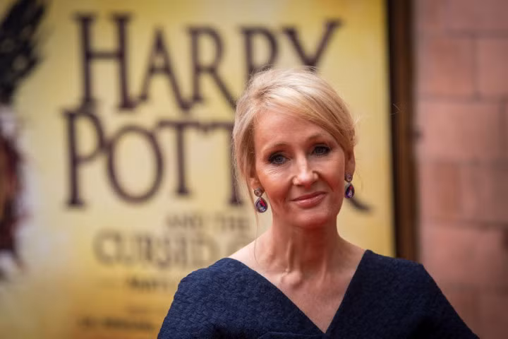 Người ủng hộ ông Trump đòi đốt truyện Harry Potter để phản đối tác giả