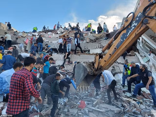 Cận cảnh động đất kinh hoàng 7,0 độ richter ở Thổ Nhĩ Kỳ ảnh 3