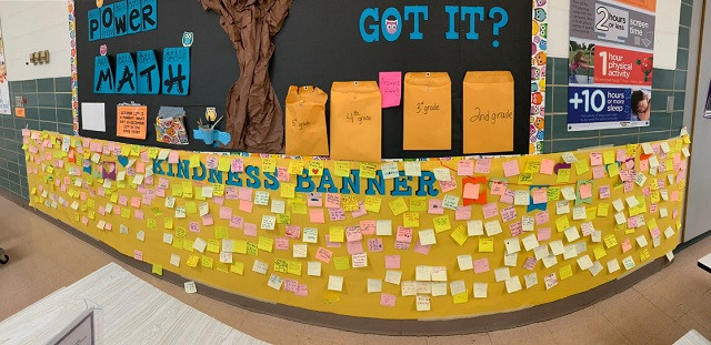 Những tấm giấy nhỏ ghi lời cảm ơn của HS đối với GV tại trường tiểu học Denver, Mỹ. Những tấm giấy nhỏ ghi lời cảm ơn của HS đối với GV tại trường tiểu học Denver, Mỹ.