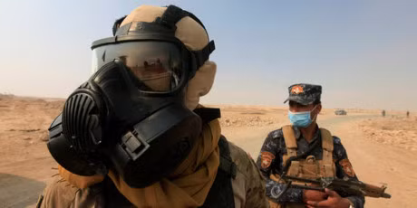 IS tao may acid bao phu Trung Dong - Anh 1