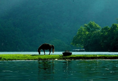 9 hồ nước nổi tiếng nhất Việt Nam ảnh 2 9 hồ nước nổi tiếng nhất Việt Nam ảnh 2