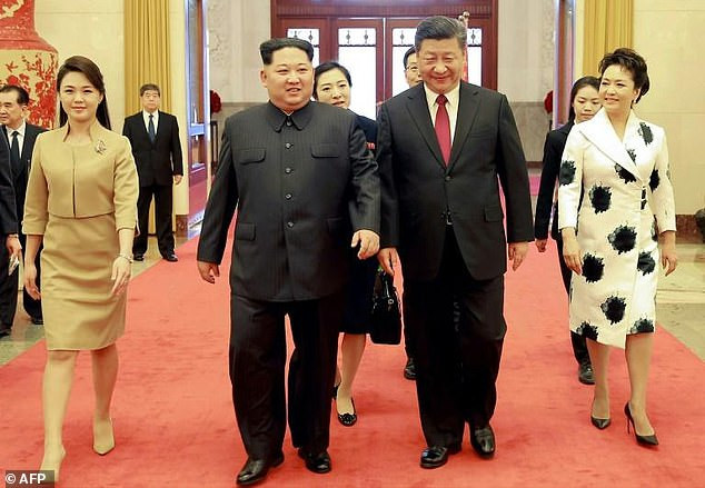 Lãnh đạo Kim Jong un cùng phu nhân gặp gỡ Chủ tịch Trung Quốc Tập Cận Bình và phu nhân