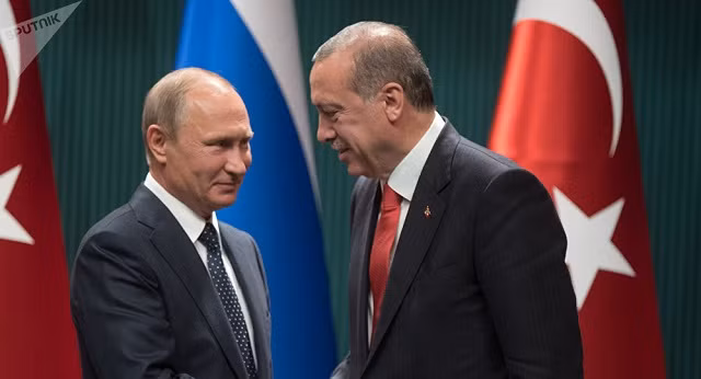 Tổng thống Nga Putin và Tổng thống Thổ Nhĩ Kỳ Erdogan (phải)
