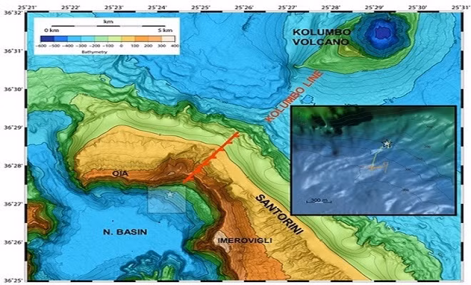 Phát hiện hồ ngũ sắc trong miệng núi lửa dưới đáy biển ảnh 3