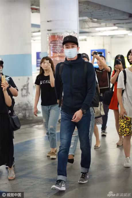 Chang di trang mat Lam Tam Nhu va Hoac Kien Hoa moi nguoi mot noi - Anh 1