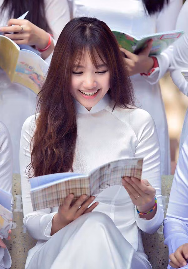 Con đường dấn chân vào showbiz Việt của cô gái Hàn Quốc Hari Won - Ảnh 1