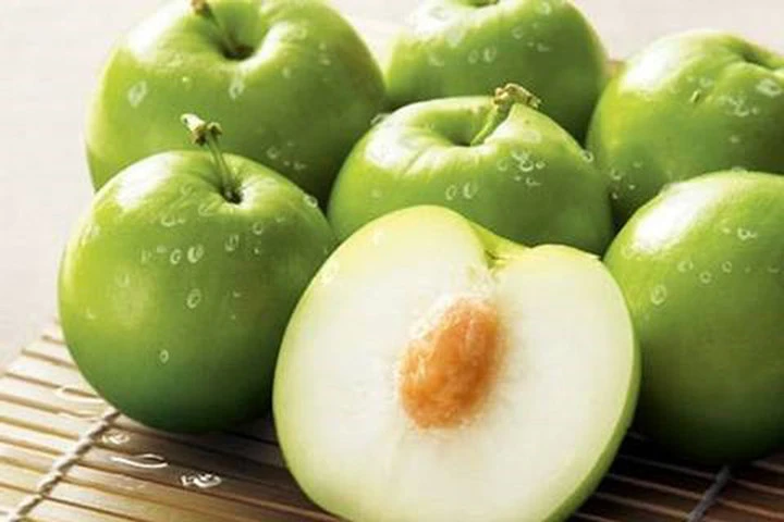 Ngỡ ngàng công dụng của quả táo ta