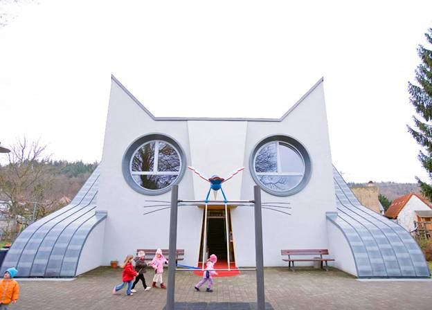 Nhà trẻ mang hình dáng chú mèo ngộ nghĩnh