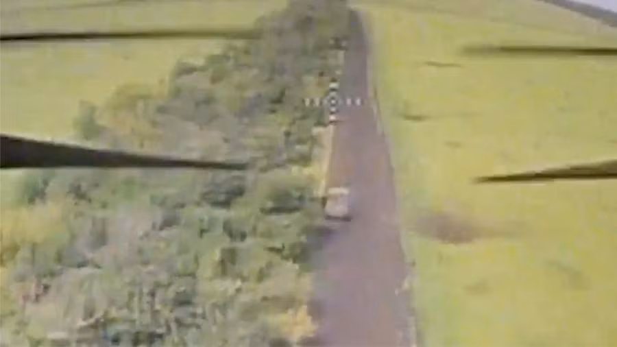 Video drone cảm tử phá hủy 3 xe bọc thép