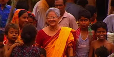 Cô Khurana cùng các học trog của mình. Cô Khurana cùng các học trog của mình.