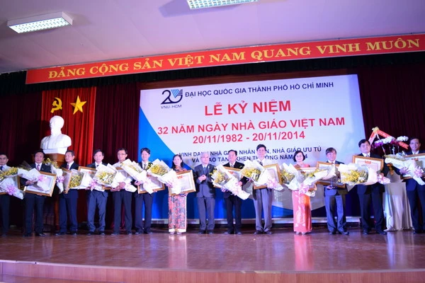 ĐHQG TPHCM tôn vinh 17 cá nhân đạt danh hiệu NGND, NGƯT năm 2014