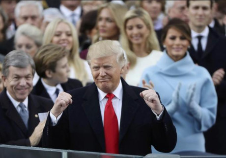 Báo Nhật cảnh báo: Ông Trump nhậm chức Tổng thống Mỹ, thế giới sẽ chưa hết chấn động - Ảnh 2 Bao Nhat canh bao: Ong Trump nham chuc Tong thong My, the gioi se chua het chan dong - Anh 2