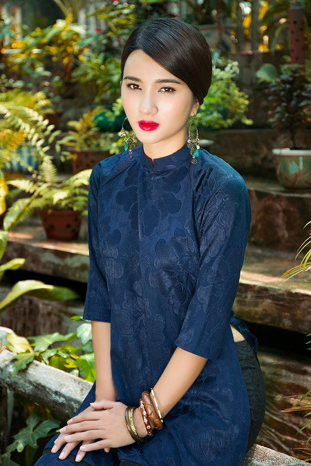 Lấy chồng từ năm 19 tuổi và ly hôn sau đó 2 năm, Kim Tuyến đã một mình nuôi con gái đến giờ.