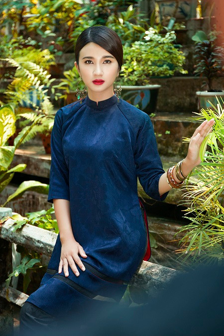 Lấy chồng từ năm 19 tuổi và ly hôn sau đó 2 năm, Kim Tuyến đã một mình nuôi con gái đến giờ.