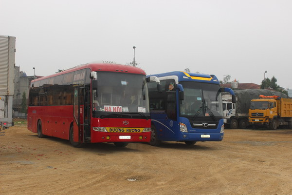 Hai trong số 10 xe vi phạm bị lcj lượng CSGT bắt giữ. 