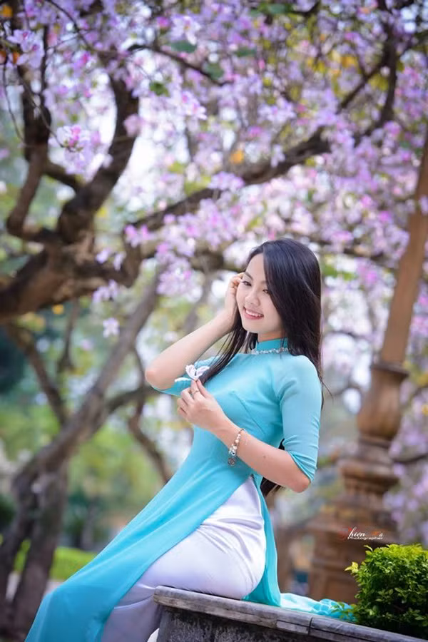 Hình ảnh: Ngắm thiếu nữ đẹp dịu dàng dạo đường hoa ban Bắc Sơn số 8