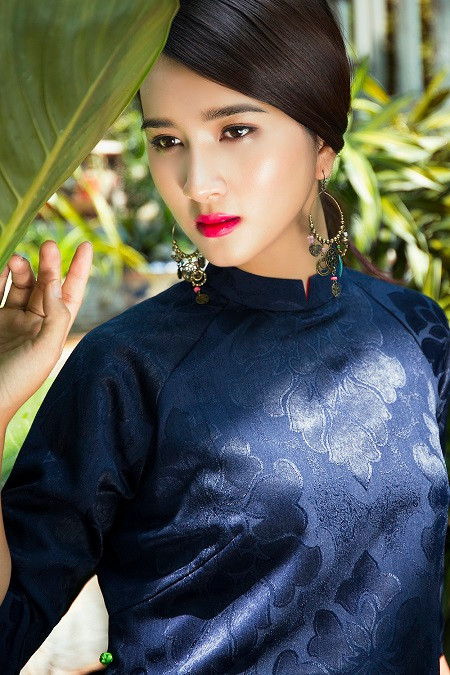 Lấy chồng từ năm 19 tuổi và ly hôn sau đó 2 năm, Kim Tuyến đã một mình nuôi con gái đến giờ.