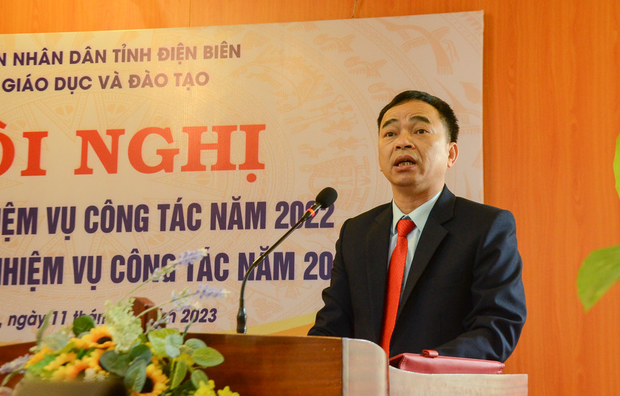 Ông Nguyễn Văn Đoạt, Giám đốc Sở GD&amp;ĐT tỉnh Điện Biên phát biểu tại hội nghị.