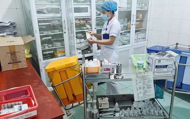 Khắc phục ngay tình trạng thiếu thuốc, thiết bị, vật tư y tế tại nhiều cơ sở khám chữa bệnh hiện nay.