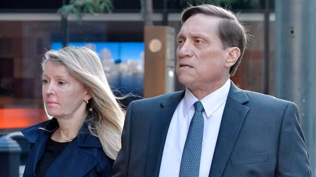 Ông John Wilson và vợ.