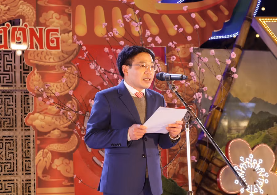 Ông Đỗ Văn Tân – Phó Chủ tịch thị xã Sa Pa, Lào Cai – Phát biểu tại buổi lễ khai mạc.