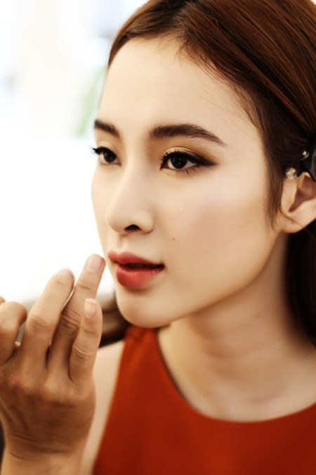 Cận cảnh “tút tát” công phu của Angela Phương Trinh Can canh “tut tat” cong phu cua Angela Phuong Trinh