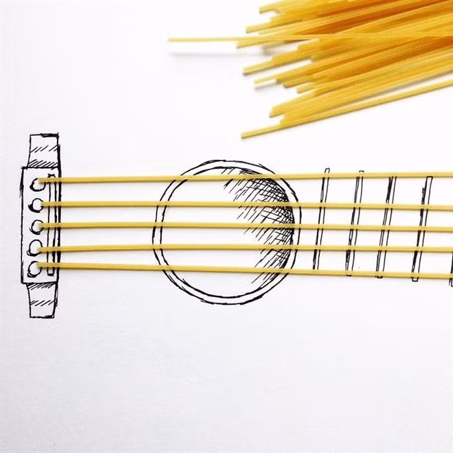 Hay những sợi mì Spaghetti trở thành những chiếc dây đàn ghi ta.