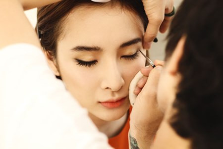 Cận cảnh “tút tát” công phu của Angela Phương Trinh Can canh “tut tat” cong phu cua Angela Phuong Trinh