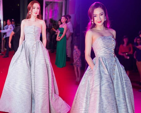 Cận cảnh “tút tát” công phu của Angela Phương Trinh Can canh “tut tat” cong phu cua Angela Phuong Trinh