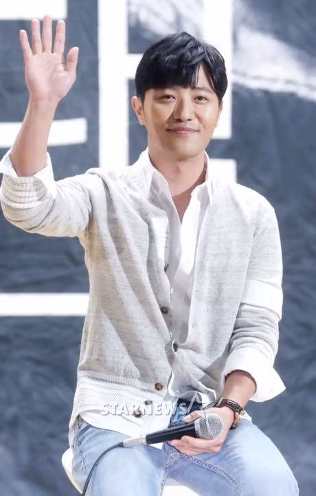 Sau 1 nam thanh cong vang doi, dan sao Hau due mat troi dang lam gi? - Anh 14