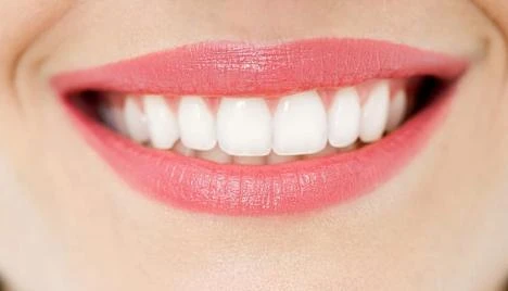Lấy cao răng thường xuyên nhưng bộ nhai vẫn ố vàng