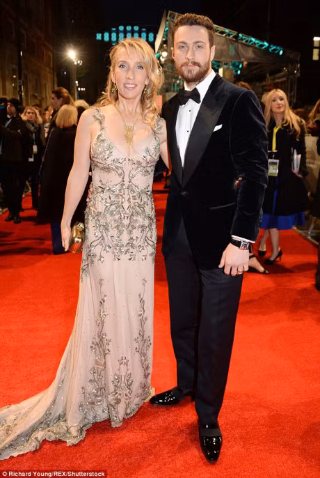 Dan sao Hollywood long lay tren tham do cua le trao giai BAFTA - Anh 23