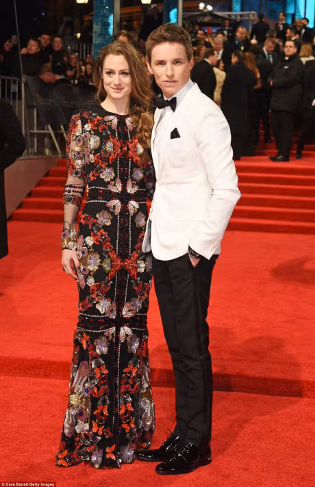 Dan sao Hollywood long lay tren tham do cua le trao giai BAFTA - Anh 12