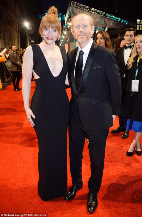 Dan sao Hollywood long lay tren tham do cua le trao giai BAFTA - Anh 25