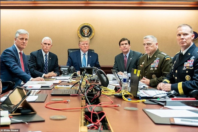 TT Trump và các quan chức Mỹ theo dõi Đặc nhiệm Mỹ tiêu diệt al-Baghdadi. TT Trump và các quan chức Mỹ theo dõi Đặc nhiệm Mỹ tiêu diệt al-Baghdadi.