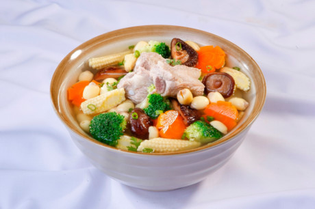 Công thức nấu canh sườn non hầm bông cải ngon bổ dưỡng cho ngày hè - Ảnh 1 Cong thuc nau canh suon non ham bong cai ngon bo duong cho ngay he - Anh 1