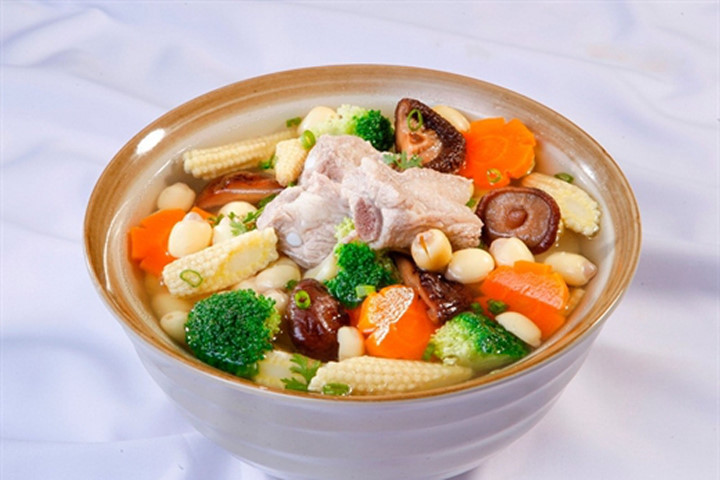 Công thức nấu canh sườn non hầm bông cải ngon bổ dưỡng cho ngày hè