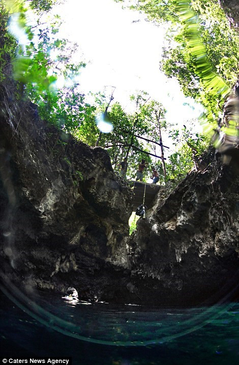 Choáng ngợp vẻ đẹp trong hố tử thần của người Maya - ảnh 1